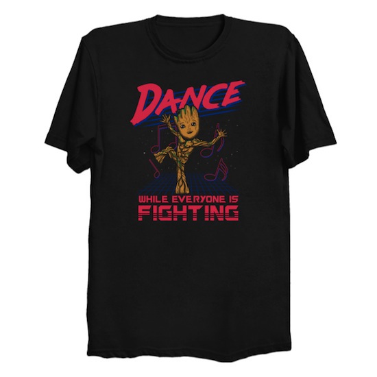 Dance while everyone is fighting - Groot T-Shirt